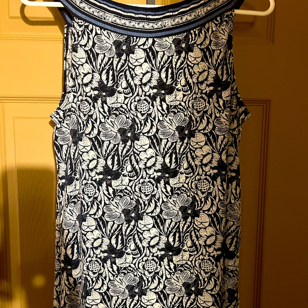 Max Studio long tunic tank in medium. Navy and white print